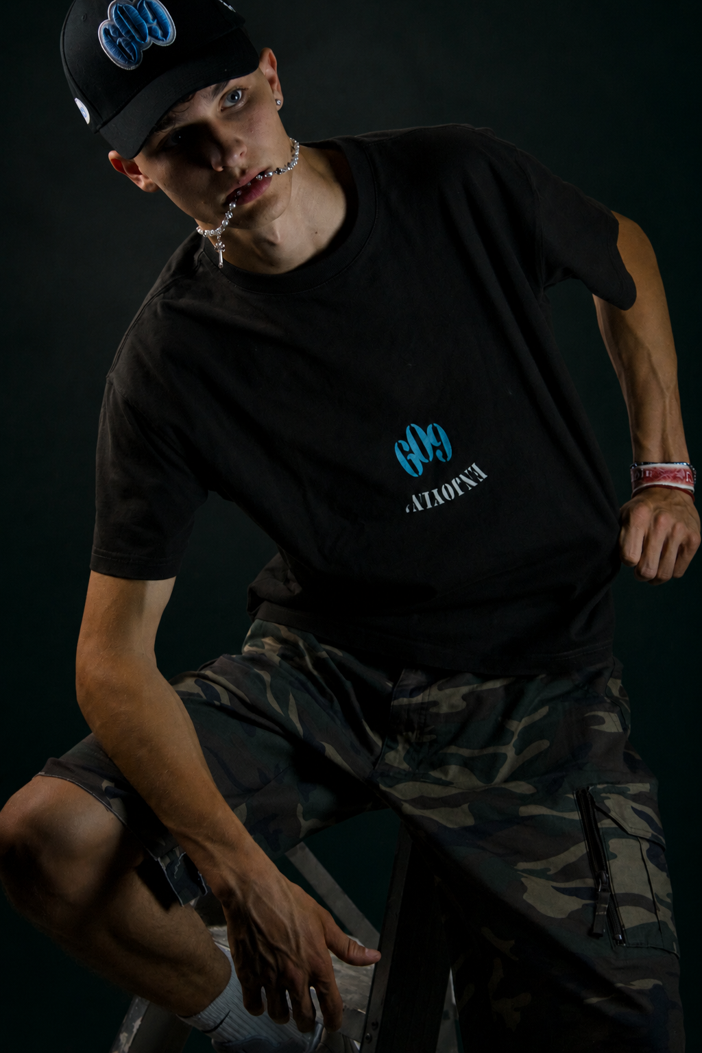 609 BLACK T-SHIRT